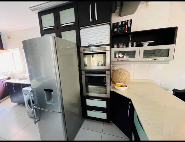 4 BEDROOM HOUSE FOR SALE IN BEREA WEST